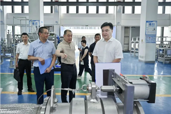 市委书记、新区党工委书记何中伟来海骊达调研